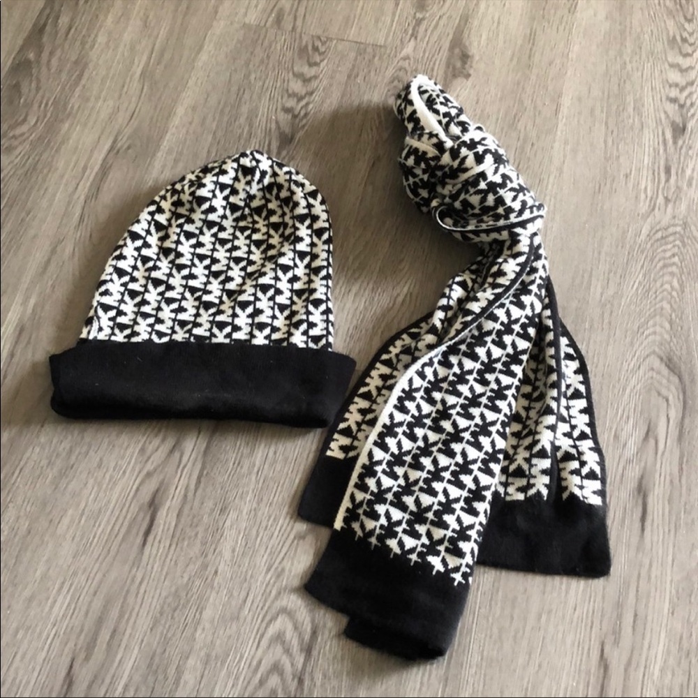 Preloved Michael Kors beanie and scarf